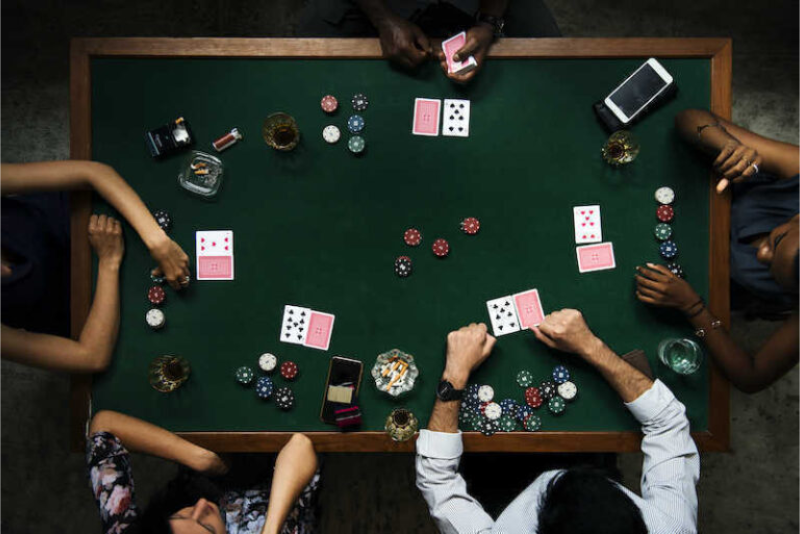 Hành động Fold trong Poker Ý nghĩa và Chiến Lược